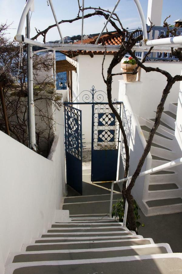 Blue Island Apartment Batsi  Exterior photo